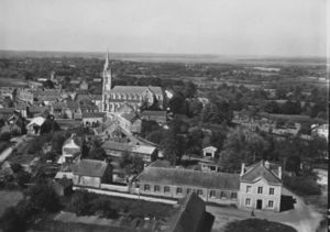 L'église et la mairie 1935