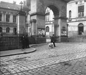 Entrée de la Mairie 1920