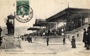 Les tribunes du Champs de Courses au Parc Borély 1910