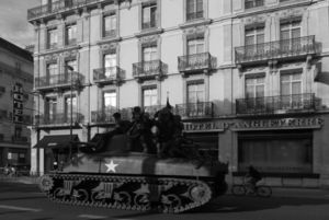 Char américain devant l'Hôtel d'Angleterre en 1944 1944