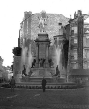 Statue Notre Dame 1900