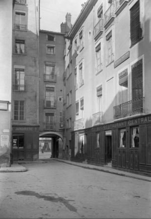 La place Sainte-Claire avant Les Halles 1902