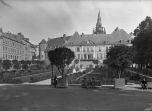 Vue des jardins et Ancien hotel particulier Lesdiguières 1920
