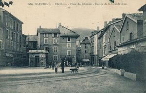 VIZILLE, Place du Château, entrée de la Grande Rue 1905