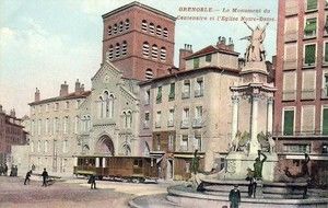 Place Notre-Dame, Basilique Notre-Dame, Fontaine des Tois Ordres 1910