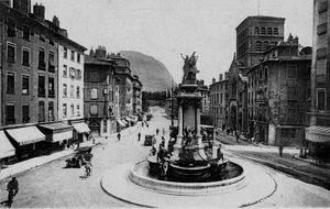 Place Notre-Dame et le Monument du Centenaire 1898