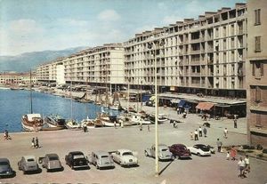 Le port et les véhicules garés 1955