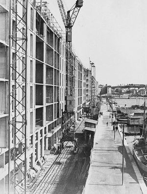 Reconstruction du front de mer de Toulon, immeuble de la Frontale, vers 1951. 1951