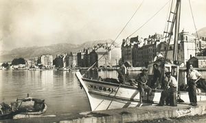 Le vieux port de Toulon après la seconde guerre mondiale  1950