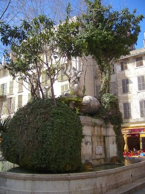 Fontaine du 18e siècle, place Puget, Toulon 2010