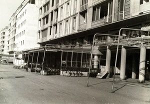 Terrasses des immeubles de la Frontale, portiques tubulaires (vers 1952) 1952