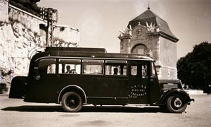 Autocar de la SATAD stationné à la Porte de France 1938