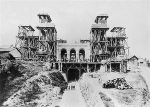 La Basilique du Sacre Coeur en construction 1895