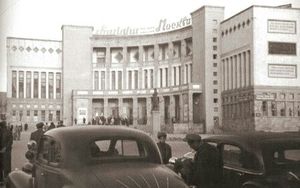 Anciens véhicules à Erevan 1946