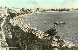 La plage au bord de la Croisette 1935