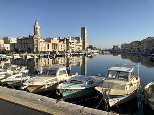 Les quais sur le Canal maritime de Sète 2017