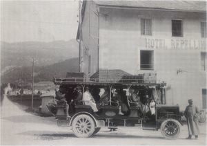 Autocar entre Villard-de-Lans et Grenoble, halte à Lans, 1911 1911