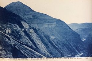 Passage de la Rivoire à pic de 300m sur le Drac 1900