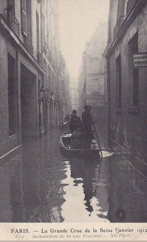 Rue Visconti pendant la Grande Crue de la Seine 1910
