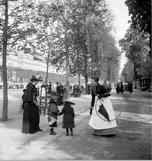 Promenade au jardin des Tuileries 1895
