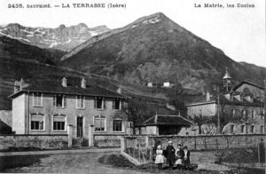 La Terrasse, La Mairie, les Ecoles 1900