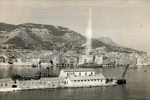La darse de Toulon en 1945  1945