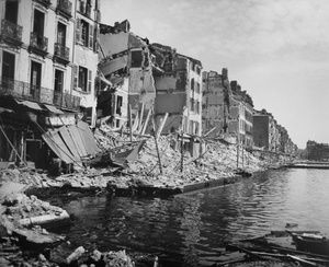 Port de Toulon en ruines en 1944 1944