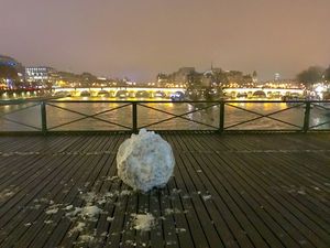 Boule de neige sur le pont des Arts 2019