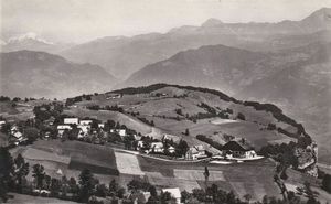 St Hilaire du Touvet, le village et les Alpes 1940