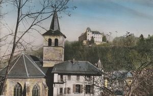 La Rochette,  vue sur le clocher de l'église et le château 1930