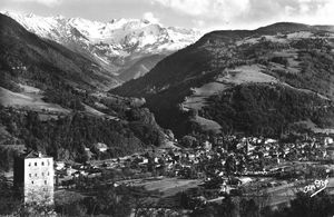 ALLEVARD LES BAINS: Vue générale, Tour du Treuil, massif du Gleyzin, Crêt du Poulet 1950