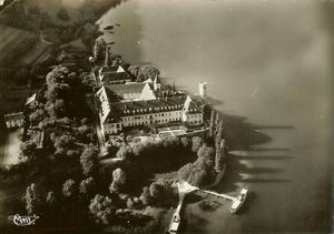Vue de l'Abbaye d'Hautecombe et le lac du Bourget 1955