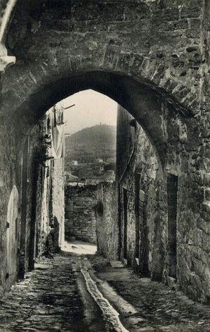 Hyeres,  Porte de Barruc (du XIIe siècle ) 1945