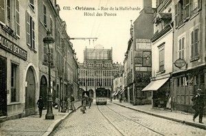 Tramway rue de la Hallebarde, et l'Hôtel des Postes, près de la place du Martroi 1906