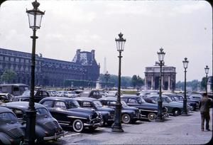 Parking sur la place du Louvre, 1958 1958