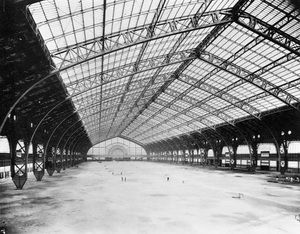La Galerie des Machines, gigantesque bâtiment pour l'Exposition Universelle 1900