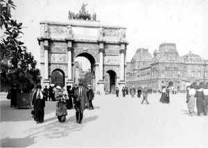 L'Arc de Triomphe du Carrousel et le Louvre 1915