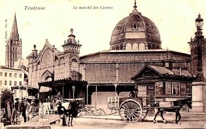 L'ancien marché couvert de la place des Carmes (un parking aujourd'hui) 1900