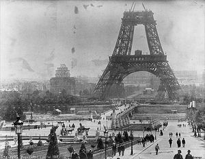 Construction de la Tour Eiffel en 1888 1888