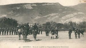 Revue du 14 juillet au Polygone de Grenoble au début du XXe siècle 1907