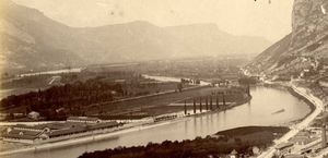 Les rives de l'Isère, avec les anciens abattoirs au début du XXe siècle 1910