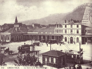 La Gare, les correspondances s'effectuent avec le réseau de tramway SGTE 1901