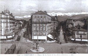 Les 2 avenues Félix Viallet et Alsace-Lorraine face à la gare. 1910