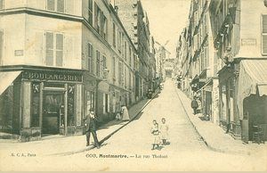 La rue Tholozé, en haut, le Moulin de la Galette 1900
