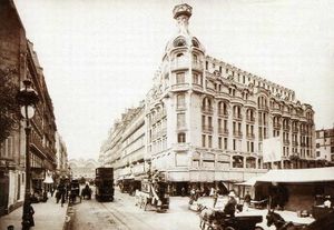Cet immeuble abritait autrefois les magasins Félix Potin, célèbre enseigne d’épicerie. 1900