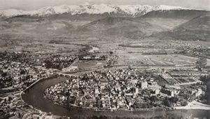 Grenoble, vue sur la plaine du Gresivaudan et les Alpes 1950