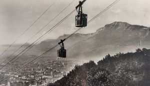 Grenoble, téléphérique de la Bastille, vue sur le Moucherotte 1950