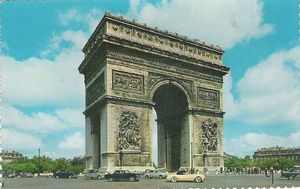 Véhicules place de l'Etoile et l'Arc de Triomphe 1960