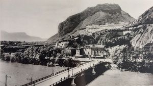 Grenoble, Pont de la Porte de France, et le Casque de Néron 1950