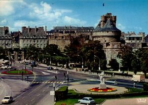 Véhicules et Château fort de St Malo 1970